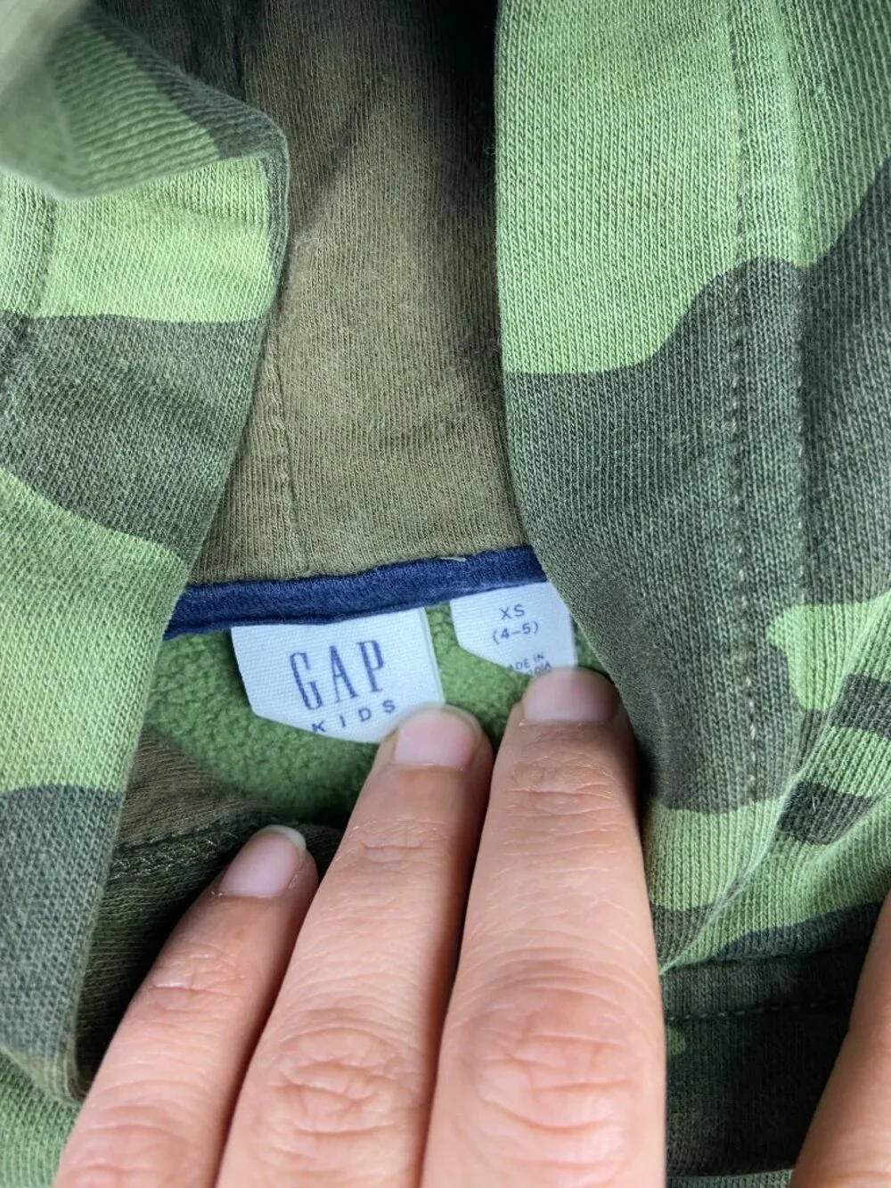 Gap Kids Green Camo Hoodie With Logo & Kangaroo Pocket Size XS (4-5)